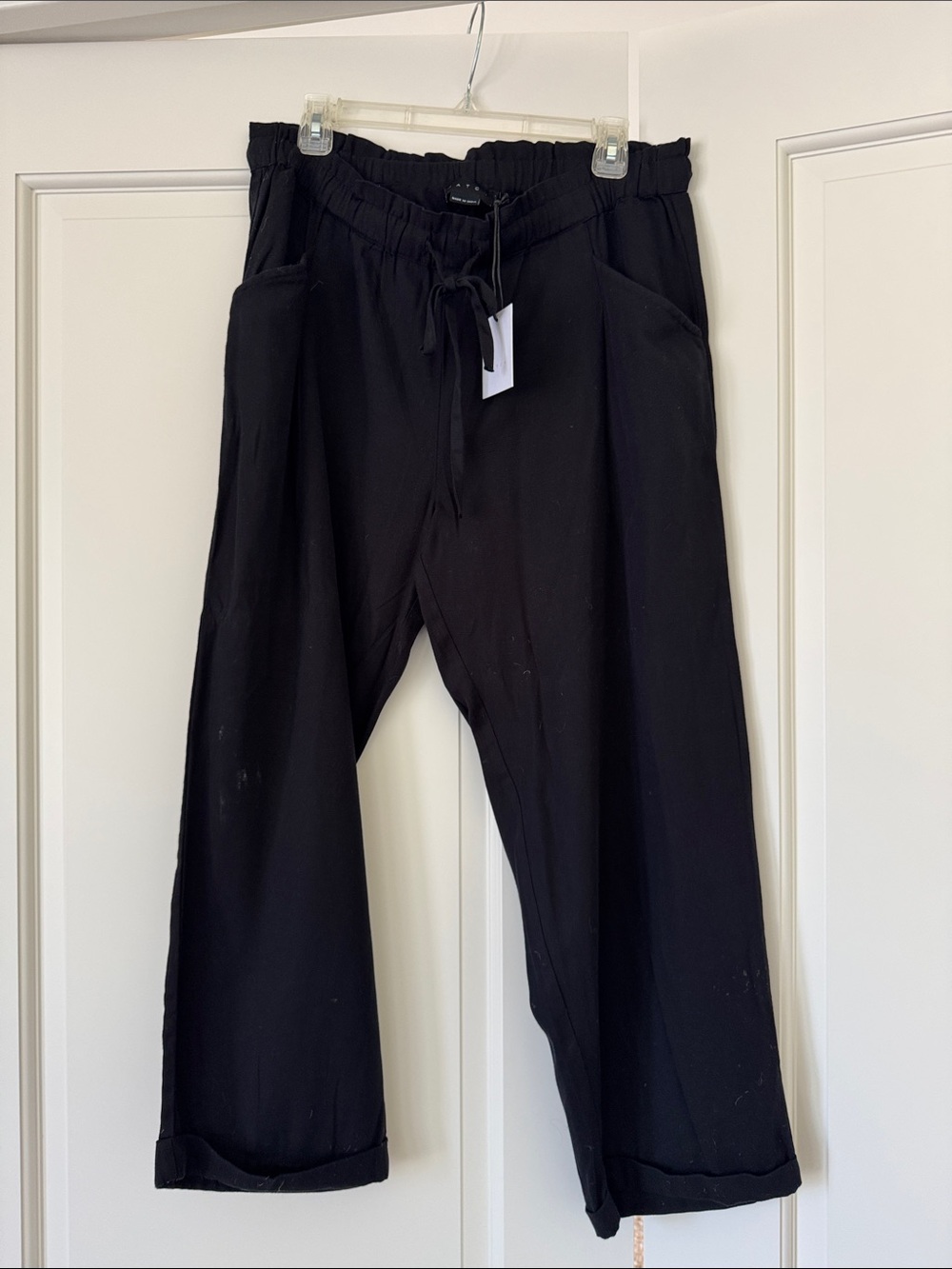 Hatch Black Elastic Waist Cropped linen pants